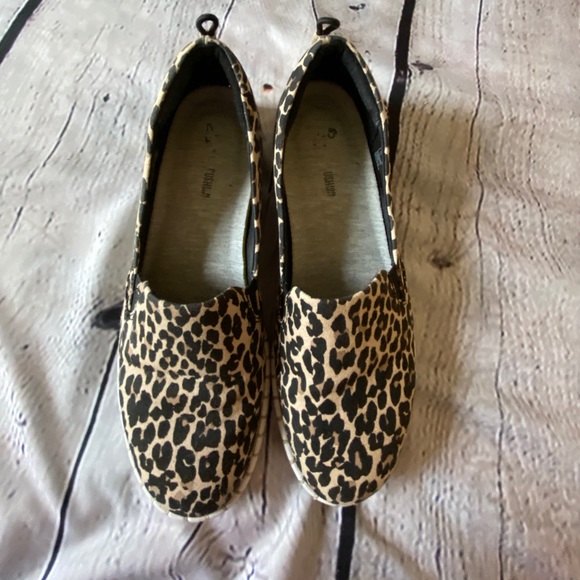 Clarks Leopard Slip on Cloudsteppers - Picture 12 of 13